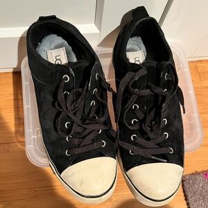 Black suede Sherpa lined Ugg sneakers size 9 (40) EUC